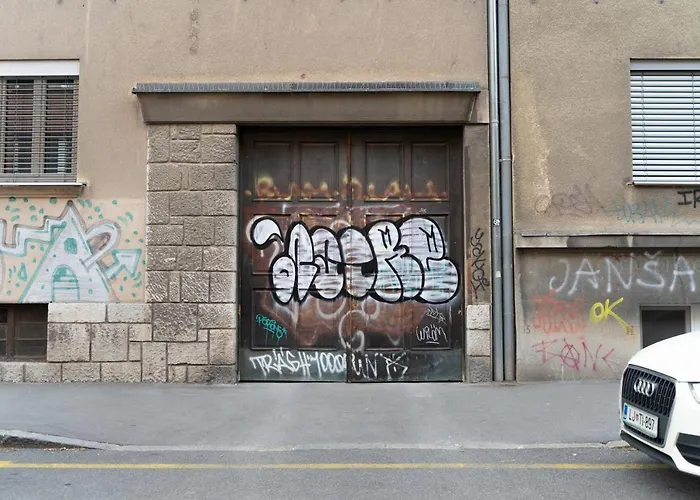 Dominika * 卢布尔雅那